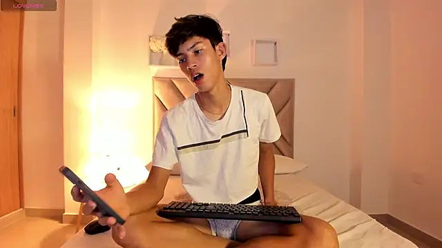 Snapshot of Babyy_noahtt chatting on May 27, 2026, 2:13 pm Babyy noahtt online show from May 27, 2026, 2:13 pm