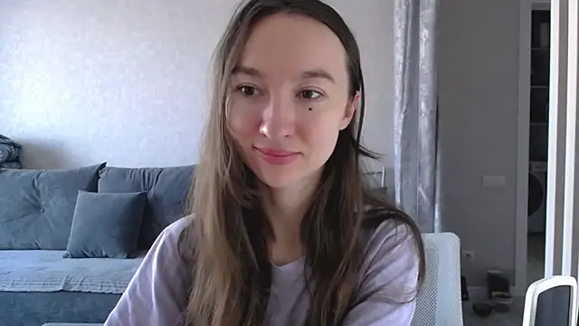 Snapshot of Maryana_Ro chatting on October 22, 2025, 8:47 am Maryana Ro online show from October 22, 2025, 8:47 am