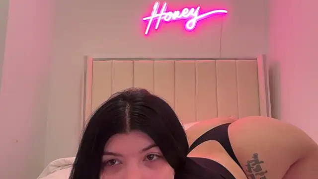 RawHoneyy online show from June 14, 2026, 10:11 pm