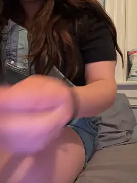 alyssabbygirll online show from June 17, 2026, 12:43 am