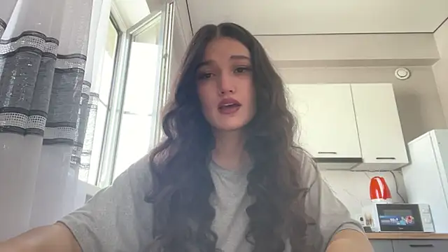Snapshot of LisetteParajon chatting on July 4, 2026, 5:14 am LisetteParajon online show from July 4, 2026, 5:14 am