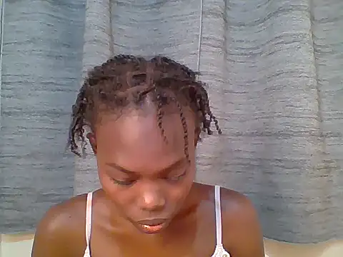 Snapshot of Sweet_quincy chatting on June 14, 2026, 6:42 pm Sweet quincy online show from June 14, 2026, 6:42 pm