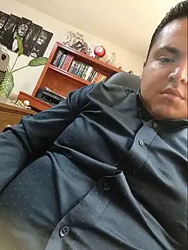 Luis220992 online show from May 27, 2026, 6:15 pm