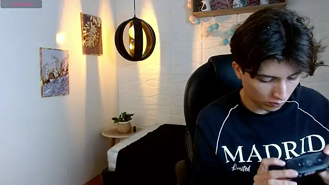 Snapshot of Marcoviolet chatting on June 15, 2026, 8:19 pm Marcoviolet online show from June 15, 2026, 8:19 pm