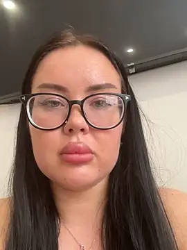 PeachDoll- online show from June 3, 2026, 1:45 pm