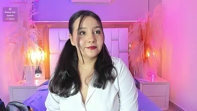 Snapshot of Violet_Bloom chatting on May 30, 2026, 5:40 pm Violet Bloom online show from May 30, 2026, 5:40 pm