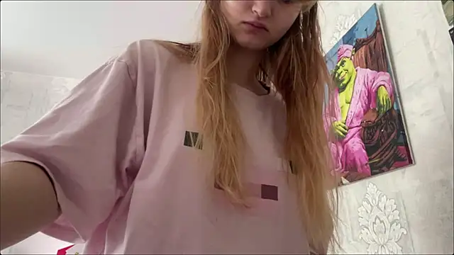HeIen cute online show from July 12, 2026, 4:46 am