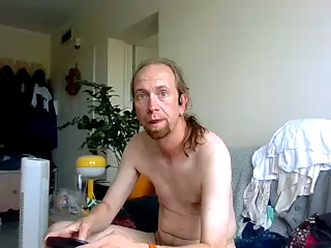 LukaBiLove online show from June 1, 2026, 2:39 pm