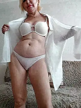 Snapshot of MilaLoveX chatting on July 5, 2026, 7:48 am MilaLoveX online show from July 5, 2026, 7:48 am