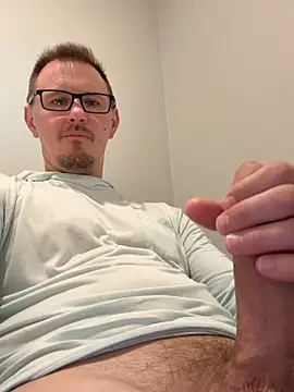 Snapshot of Hardpaul85 chatting on June 17, 2026, 2:05 pm Hardpaul85 online show from June 17, 2026, 2:05 pm