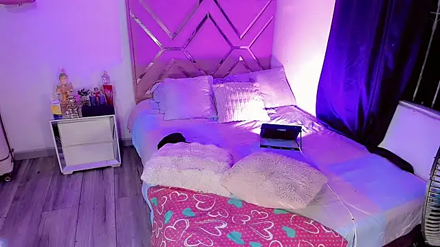 dayana sweetx online show from July 8, 2026, 7:31 am