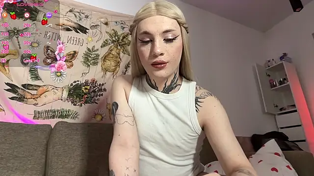 Snapshot of Chloecherry chatting on July 18, 2026, 8:17 pm Chloecherry online show from July 18, 2026, 8:17 pm
