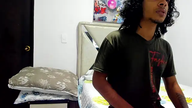 Lucas cruz1 online show from June 17, 2026, 3:50 am