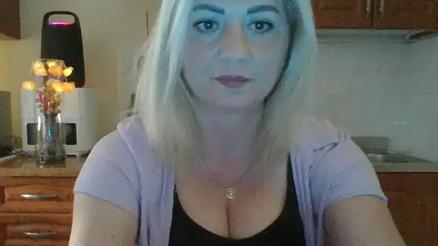 LunaaKiss online show from June 2, 2026, 12:49 pm