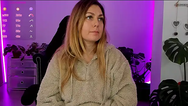 LindaWhite  online show from February 17, 2025, 9:43 pm