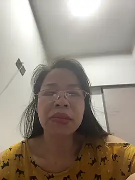 honghong mother online show from June 9, 2026, 3:02 pm