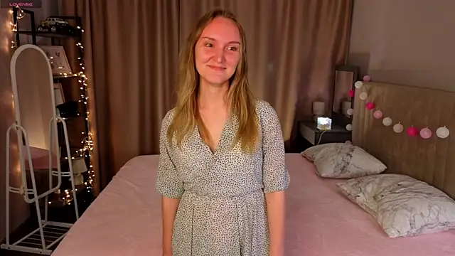 JenevaLitalien online show from June 4, 2026, 6:12 pm