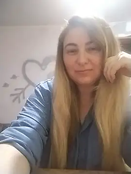 Snapshot of AngelWhite008 chatting on June 14, 2026, 10:11 pm AngelWhite008 online show from June 14, 2026, 10:11 pm