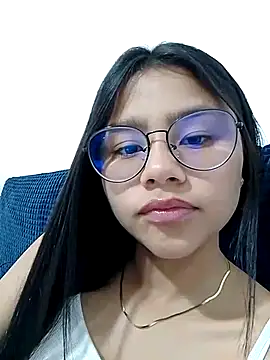 Snapshot of Sofielovee-01 chatting on June 11, 2026, 8:22 am Sofielovee-01 online show from June 11, 2026, 8:22 am