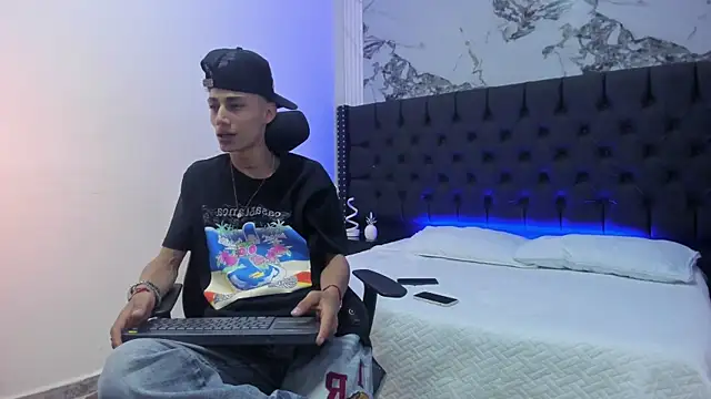 LucasJhonson  online show from July 22, 2026, 1:18 am