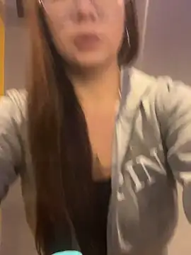 Snapshot of arilynn_ chatting on June 25, 2026, 5:51 pm arilynn online show from June 25, 2026, 5:51 pm