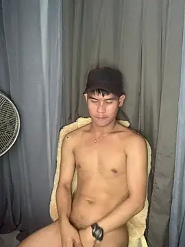 Snapshot of Asianboy_2000 chatting on July 17, 2026, 4:32 am Asianboy 2000 online show from July 17, 2026, 4:32 am
