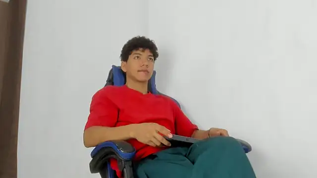 Snapshot of Maximiliano_Young chatting on June 17, 2026, 11:53 am Maximiliano Young online show from June 17, 2026, 11:53 am