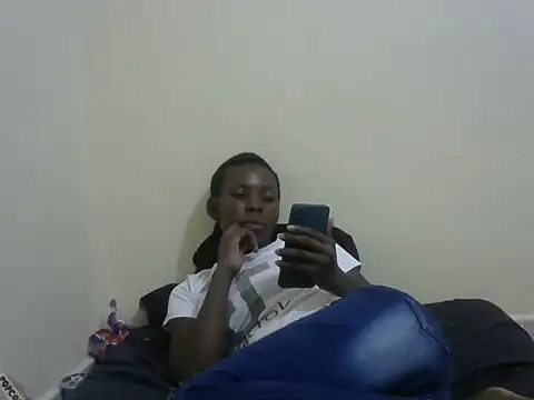 Snapshot of cute_avy0 chatting on July 1, 2026, 9:42 am cute avy0 online show from July 1, 2026, 9:42 am