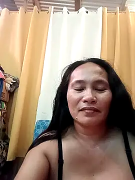 Snapshot of Queenslay chatting on July 17, 2026, 5:04 am Queenslay online show from July 17, 2026, 5:04 am