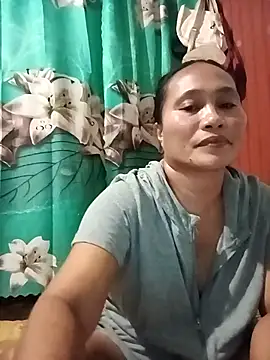 Snapshot of Queenslay chatting on July 10, 2026, 10:04 am Queenslay online show from July 10, 2026, 10:04 am