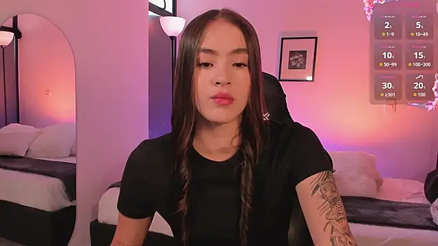 LizzyColins online show from June 21, 2026, 6:03 pm