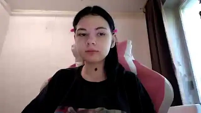 MilaTease online show from June 15, 2026, 5:07 am