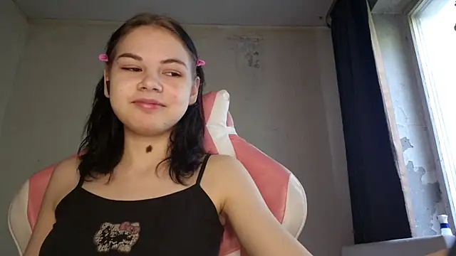 MilaTease online show from June 5, 2026, 5:12 am