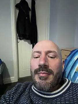 moonpig1 online show from June 7, 2026, 1:05 pm