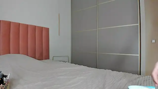 Snapshot of SofiClimbing chatting on February 18, 2025, 12:48 am SofiClimbing online show from February 18, 2025, 12:48 am