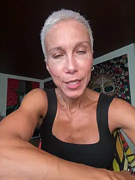 Snapshot of GymQueenCarmen chatting on July 17, 2026, 6:32 am GymQueenCarmen online show from July 17, 2026, 6:32 am