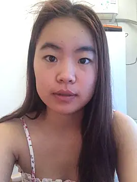YiYi5520 online show from June 4, 2026, 7:24 am