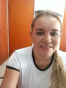 Snapshot of Sara_hilton02 chatting on June 14, 2026, 2:29 pm Sara hilton02 online show from June 14, 2026, 2:29 pm