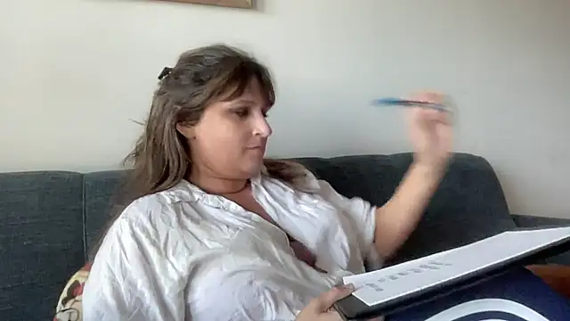 Snapshot of maddiliz chatting on October 31, 2025, 2:46 pm maddiliz online show from October 31, 2025, 2:46 pm