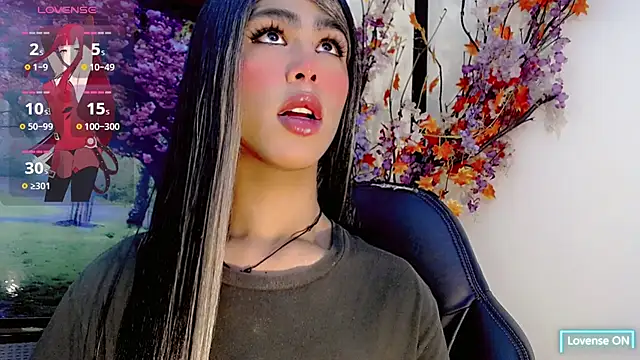 Honey Balenciaga online show from June 4, 2026, 7:40 pm