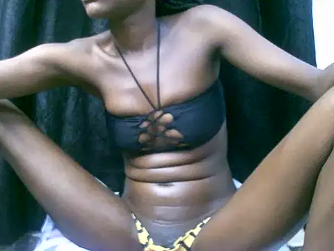 Snapshot of Sweet_zuri001 chatting on June 19, 2026, 7:20 pm Sweet zuri001 online show from June 19, 2026, 7:20 pm