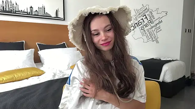 kittyrae online show from July 19, 2026, 7:17 am