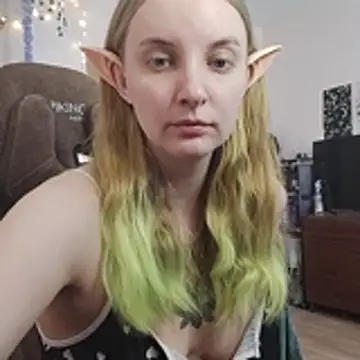 Snapshot of Elfie_Agatha chatting on June 7, 2026, 9:14 am Elfie Agatha online show from June 7, 2026, 9:14 am
