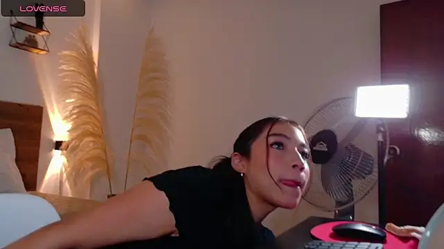  Emmakiss  online show from June 12, 2026, 11:52 am