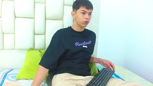 LoganNaughty online show from June 3, 2026, 12:39 pm