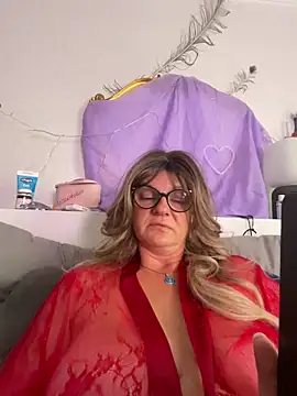Snapshot of DirtyMarie80 chatting on June 5, 2026, 5:56 am DirtyMarie80 online show from June 5, 2026, 5:56 am