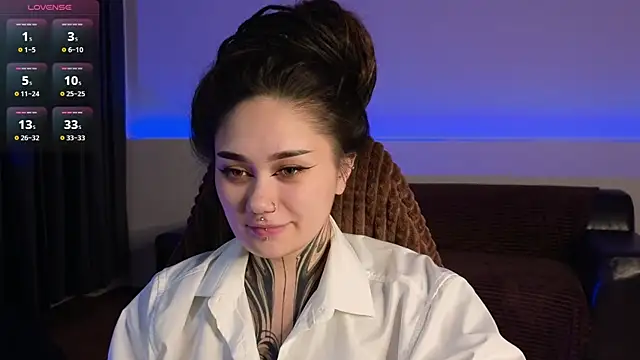 KarenHotFlirt online show from June 12, 2026, 2:59 pm