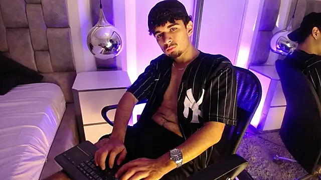 Snapshot of LucasThomson_ chatting on June 20, 2026, 4:17 am LucasThomson online show from June 20, 2026, 4:17 am