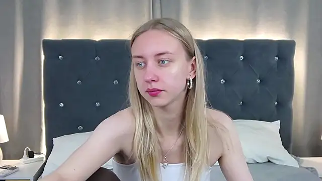 LirienVexx online show from July 4, 2026, 4:30 am