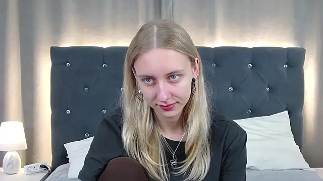 LirienVexx online show from June 13, 2026, 3:59 am